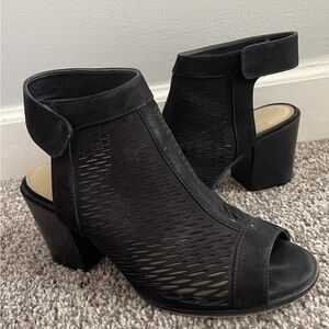 Vince Comuto Black Peep Tow Booties Size 7